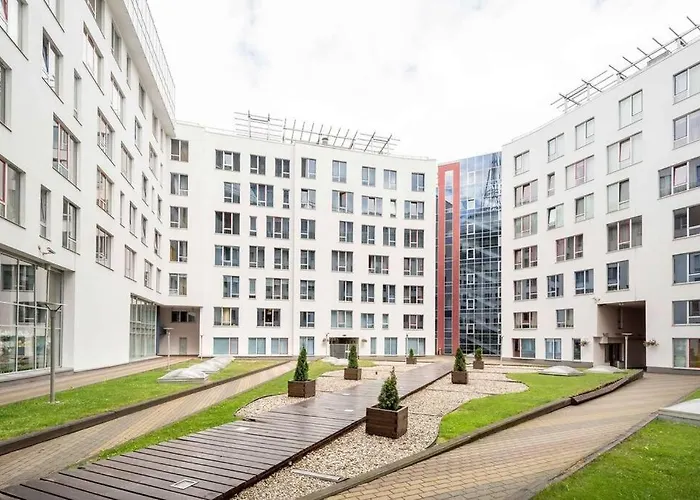 в старой риге рядом с рекой даугава *